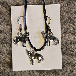 Lovely, howling wolves pendant and earrings, new charms